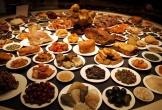 Bàn thức ăn xa xỉ của Hoàng đế nhà Thanh: Mỗi bữa 120 món, đồ thừa la liệt