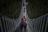 Cận cảnh cây cầu treo đi bộ dài nhất thế giới