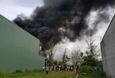 Cháy kinh hoàng tại công ty may, huy động cảnh sát 2 tỉnh thành dập lửa