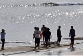Hà Tĩnh: Tìm thấy thi thể cháu bé vụ nhóm du khách Hà Nội gặp nạn ở biển Thiên Cầm