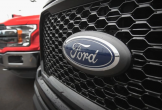 Ford hết logo để gắn lên xe