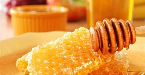 Mách nhỏ cách nhổ lông nách không đau giúp chị em tự tin diện áo hai dây