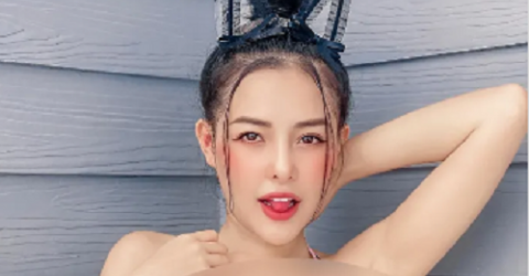 Ngân 98 khoe ảnh đồ bơi cắt khoét 'hiểm hóc' khi đang bị mắc kẹt Phú Quốc