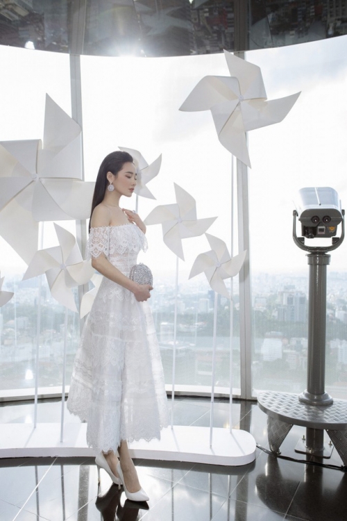 Hình ảnh Nhã Phương trong show thời trang của NTK Chung Thanh Phong hồi tháng 6/2018.