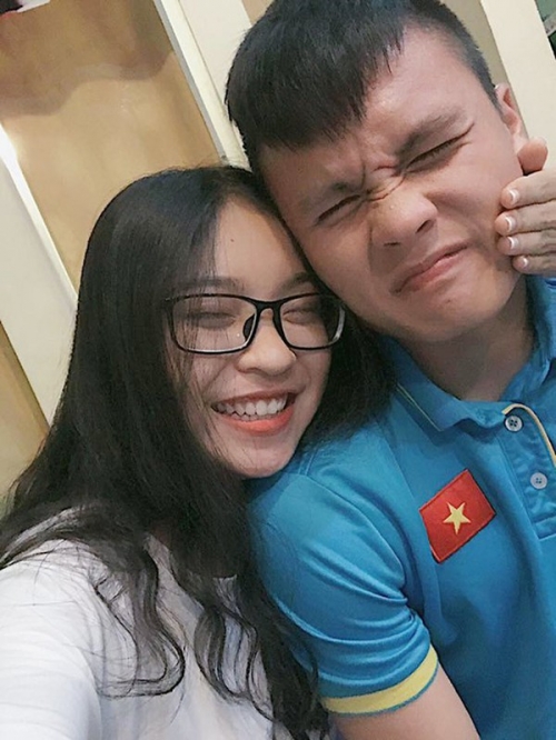 bạn gái và Quang Hải
