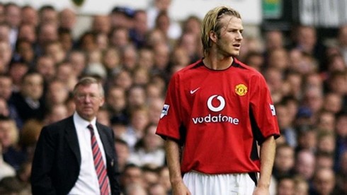 8. David Beckham: Sau khi MU bị Arsenal loại khỏi cúp FA vào tháng 2 năm 2003, Alex Ferguson đã nổi điên với màn trình diễn tệ hại của các học trò, trong đó có David Beckham. Trong một phút không kiểm soát được mình, ngài 'Máy sấy tóc' đã đá chiếc giày bay thẳng vào mặt Beckham khiến ngôi sao này bị rách mí mắt. 