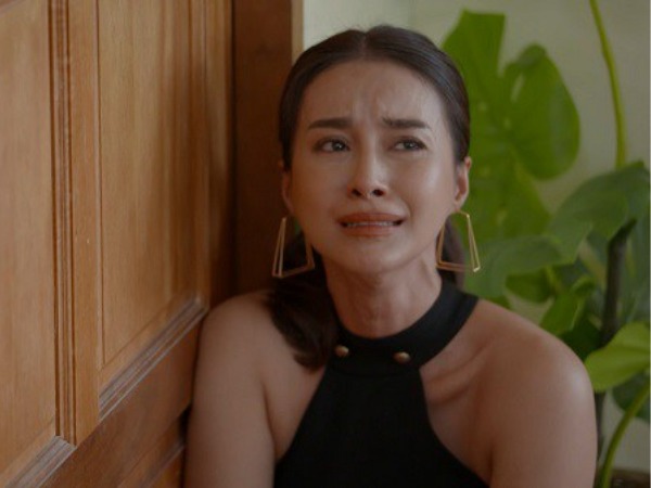Cha trút hơi thở cuối cùng, người ông gọi tên và muốn nắm tay lại là một người phụ nữ khác