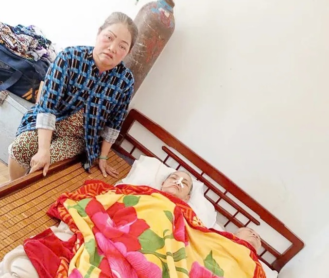Cha mẹ già bệnh nặng, con cái kiệt cùng