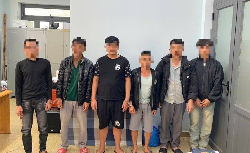 Tạm giữ 6 thanh niên môi giới, mua dâm thiếu nữ 15 tuổi