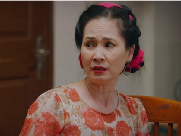 Mẹ người yêu 'lạnh lùng' ghé tai nói đúng một từ trong ngày ra mắt khiến tôi 'tím mặt' bỏ ra về