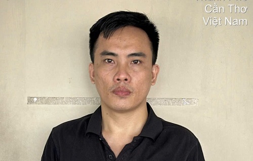 Tên cướp trốn lệnh truy nã đặc biệt nguy hiểm đã ra đầu thú