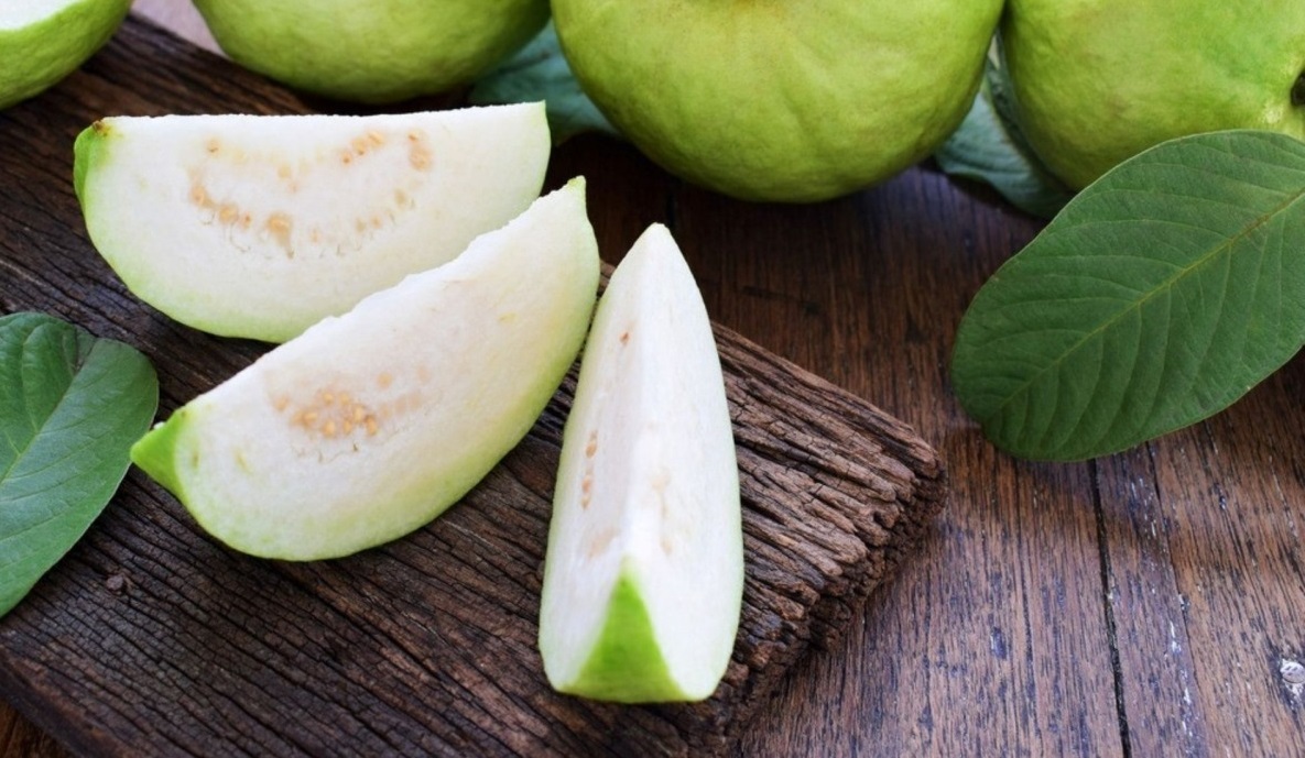 Ổi là “kho dinh dưỡng” cho sức khỏe nhưng có thể “đại kỵ” với những người này