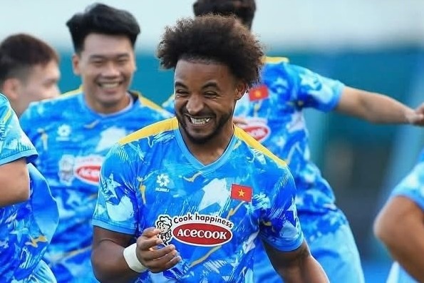 HLV Kim gọi Nguyễn Xuân Son chỉ để… dự bị?