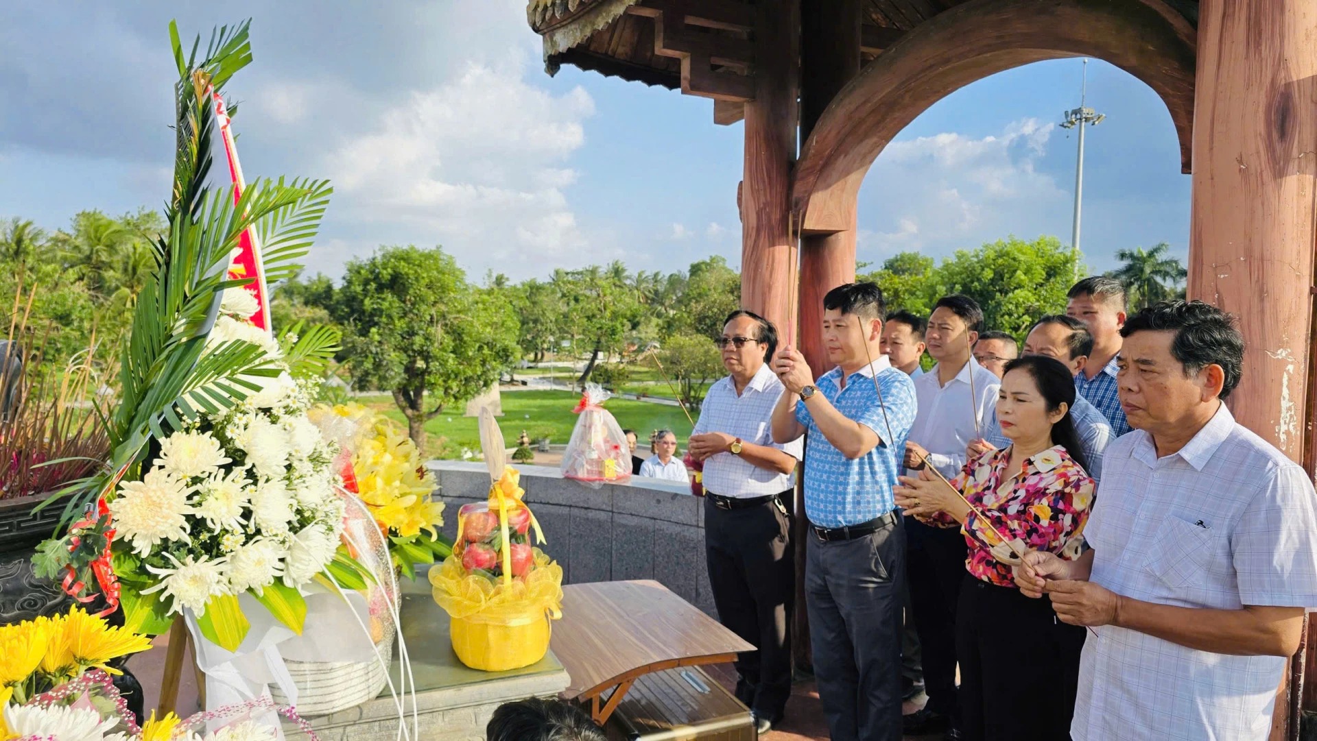 Hội Nhà báo Việt Nam tỉnh Nghệ An tri ân các anh hùng liệt sĩ tại Quảng Trị