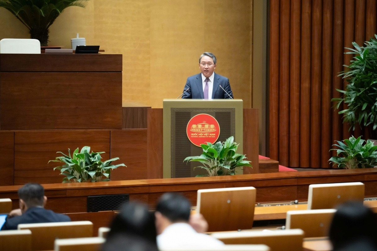 Quốc hội xem xét đề xuất miễn phí sách giáo khoa cho học sinh