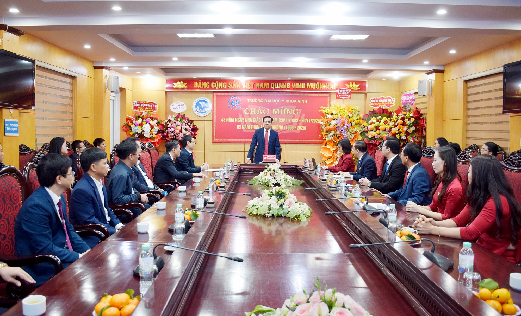 Chủ tịch UBND tỉnh Võ Trọng Hải chúc mừng Ngày nhà giáo Việt Nam