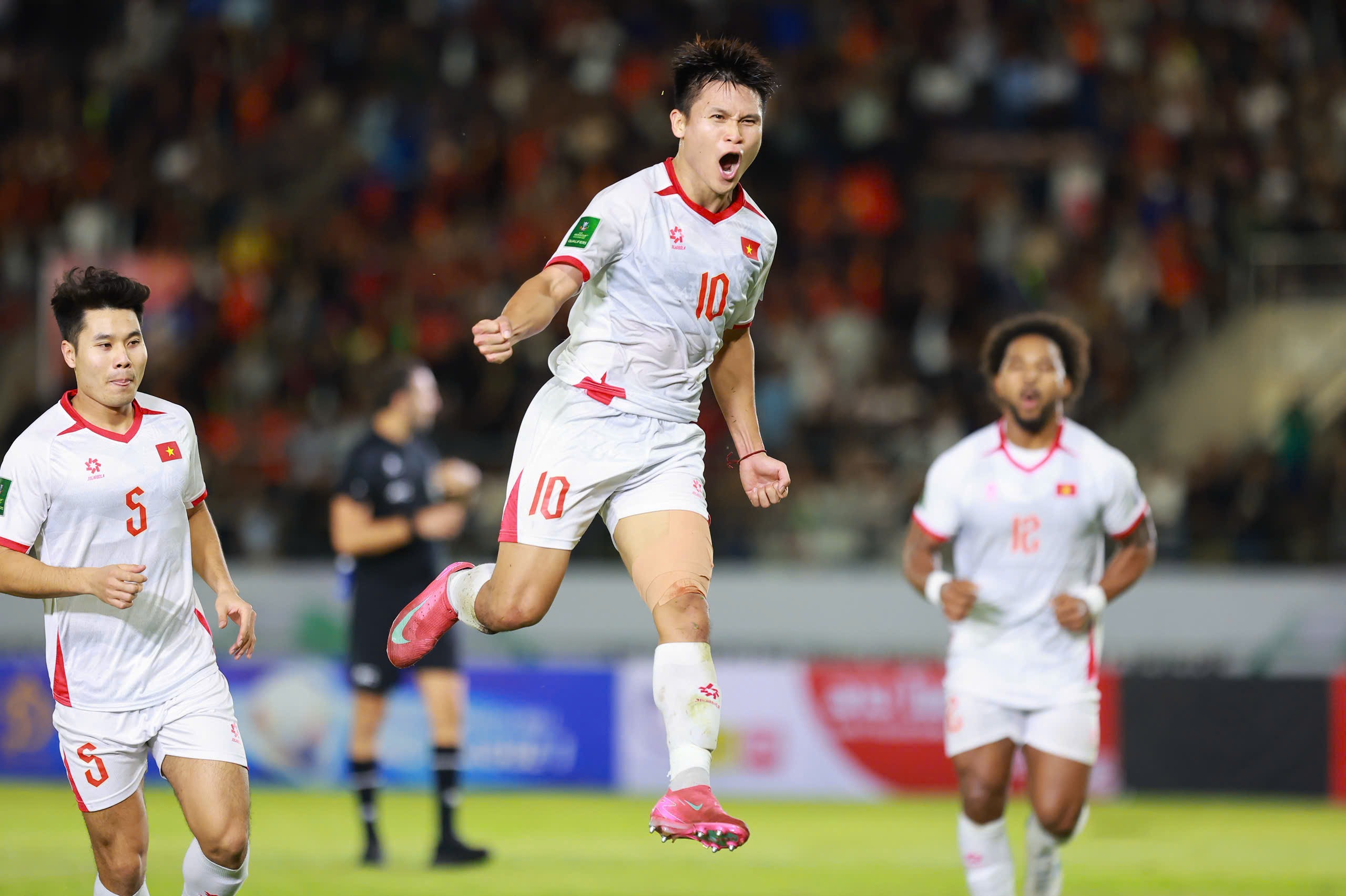 Xuân Son cực son, lập công từ chấm phạt đền: Nhưng Tuấn Hải mới là ‘thần tài’ của Việt Nam