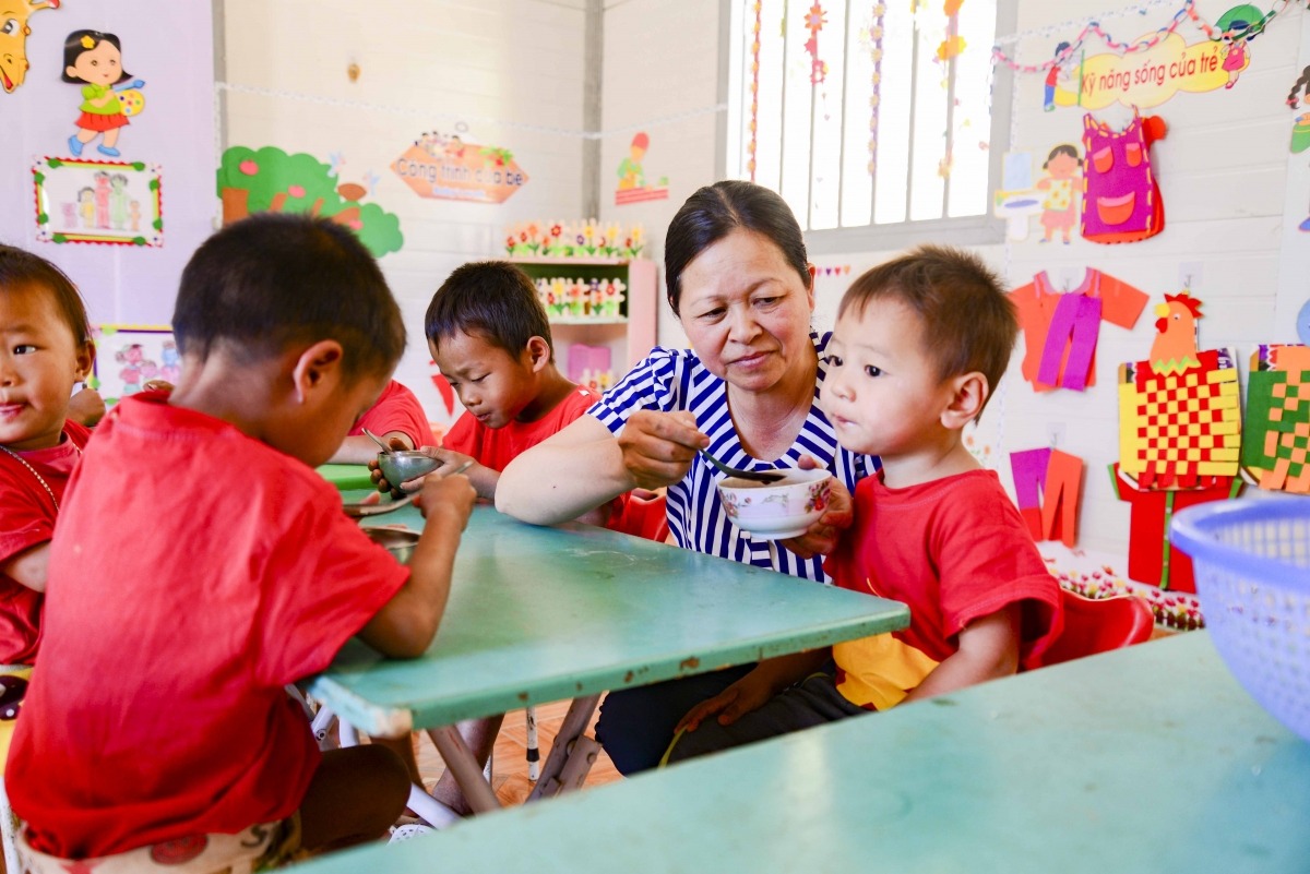 Thêm phụ cấp cho giáo viên tư vấn, giáo viên dạy tiếng dân tộc