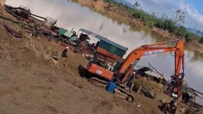 Nghệ An: Báo động tình trạng khai thác cát trái phép trên sông Lam