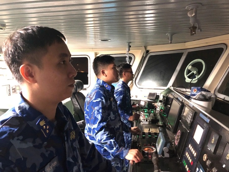 Chìm tàu cá trên biển, cứu được 7 người, còn 1 người mất tích