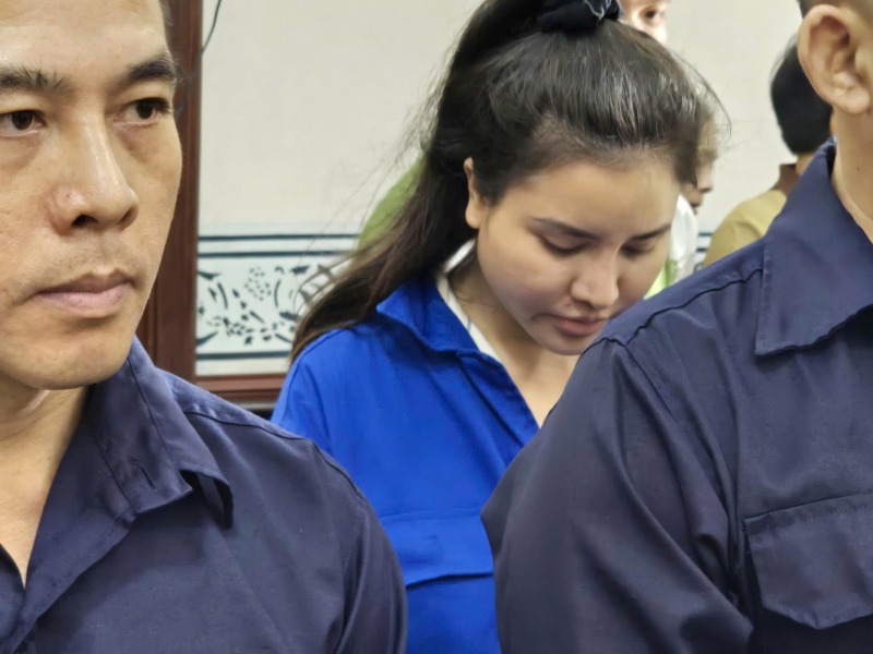 Nữ tiếp viên hàng không và “chồng hờ” cho nhân viên nữ bán dâm để tăng doanh thu