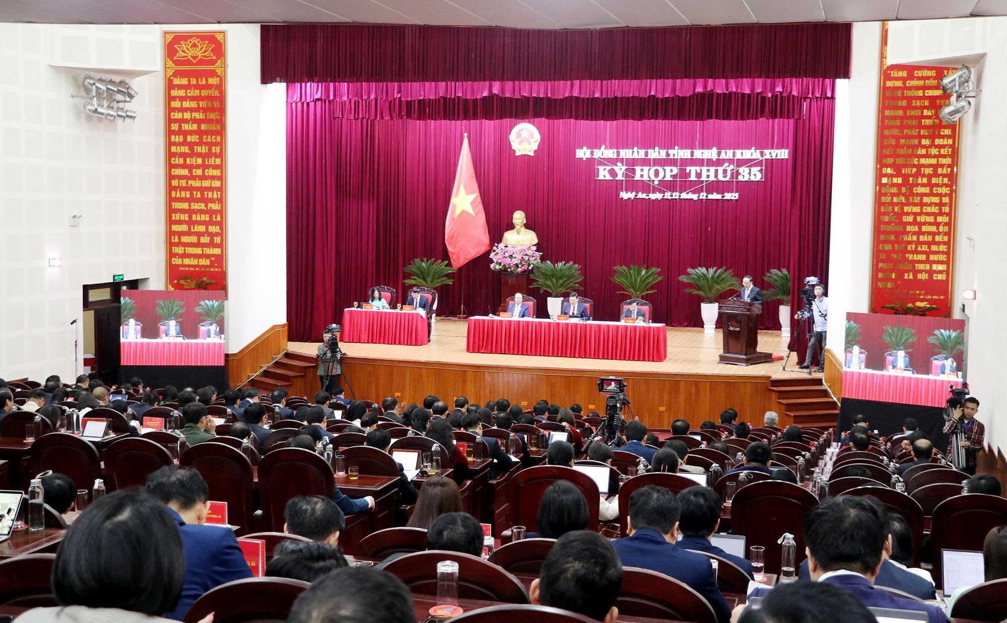 HĐND tỉnh khóa XVIII khai mạc Kỳ họp thứ 35