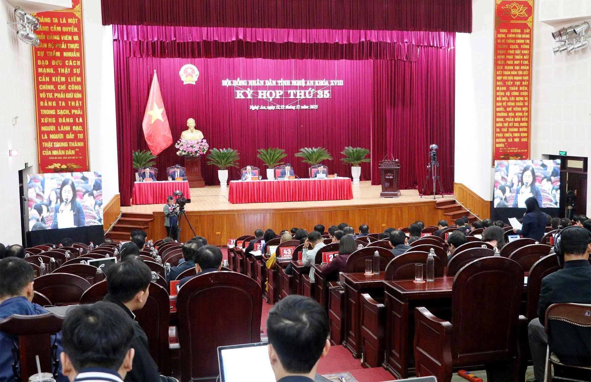 Nhiều nội dung cử tri quan tâm được làm rõ tại phiên thảo luận tại hội trường