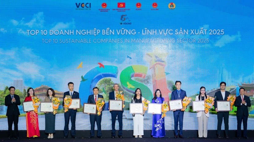 Vinamilk khẳng định vị thế dẫn đầu ESG với dấu ấn ‘Ngôi sao CSI’ và loạt giải thưởng chiến lược 2025