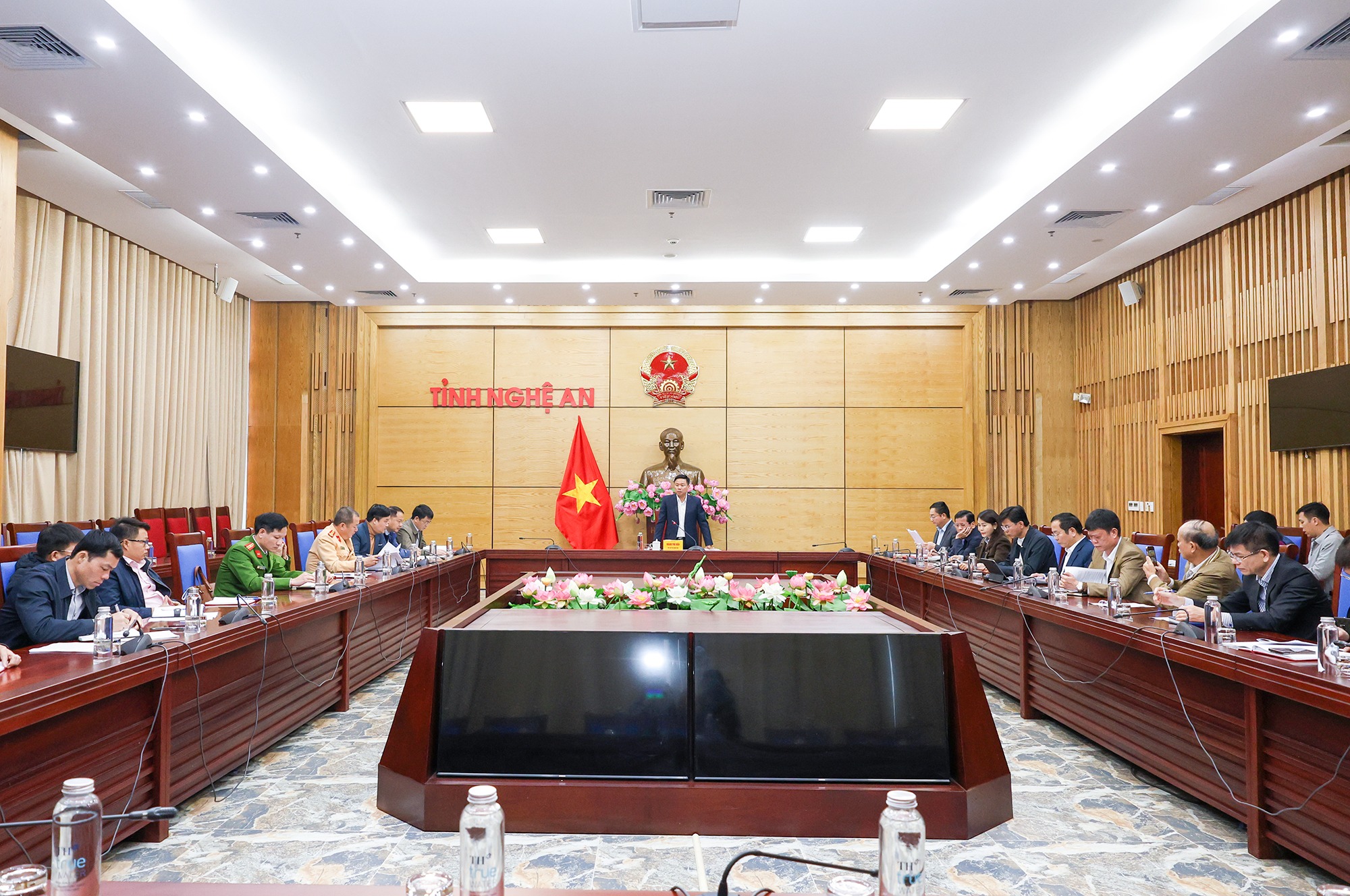 Tập trung hoàn thành công tác chỉnh trang đô thị và đảm bảo an toàn giao thông trước Tết Nguyên đán