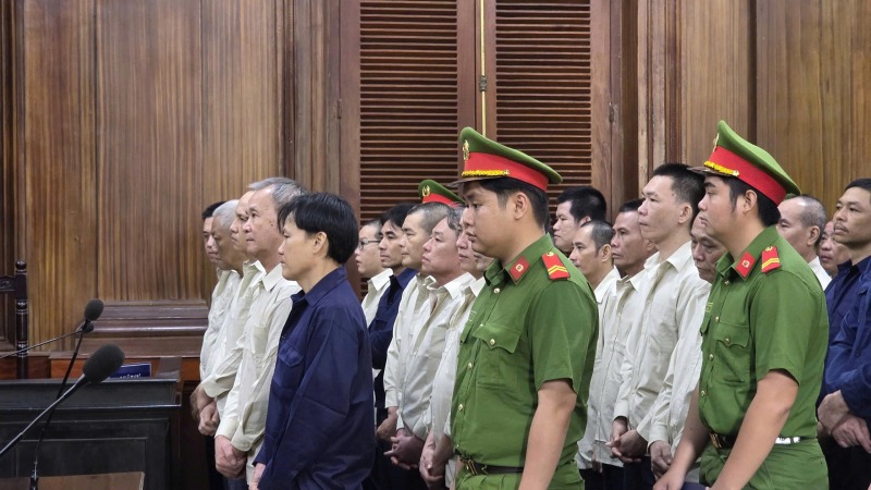 Xét xử 53 bị cáo trong vụ án buôn lậu 1,7 triệu lít xăng dầu