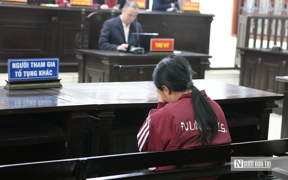 Người vợ khóc cạn nước mắt trong phiên toà xét xử kẻ sát hại chồng mình