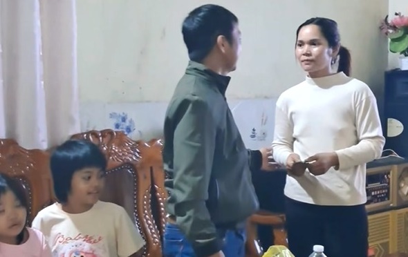 Vụ cha xích con trong phòng để đi làm: Hai cháu đã được giao cho bà ngoại chăm sóc