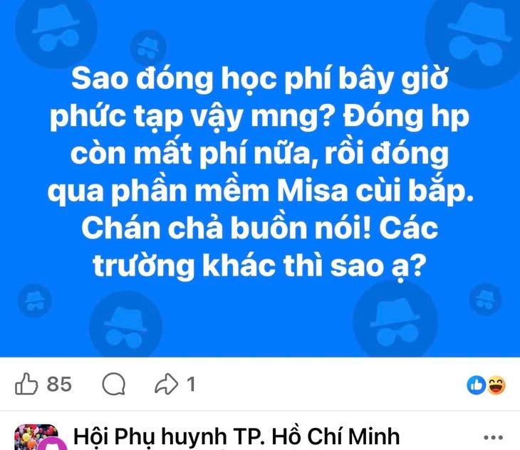 Phải tốn phí dịch vụ khi đóng học phí, phụ huynh nói 'quá vô lý'