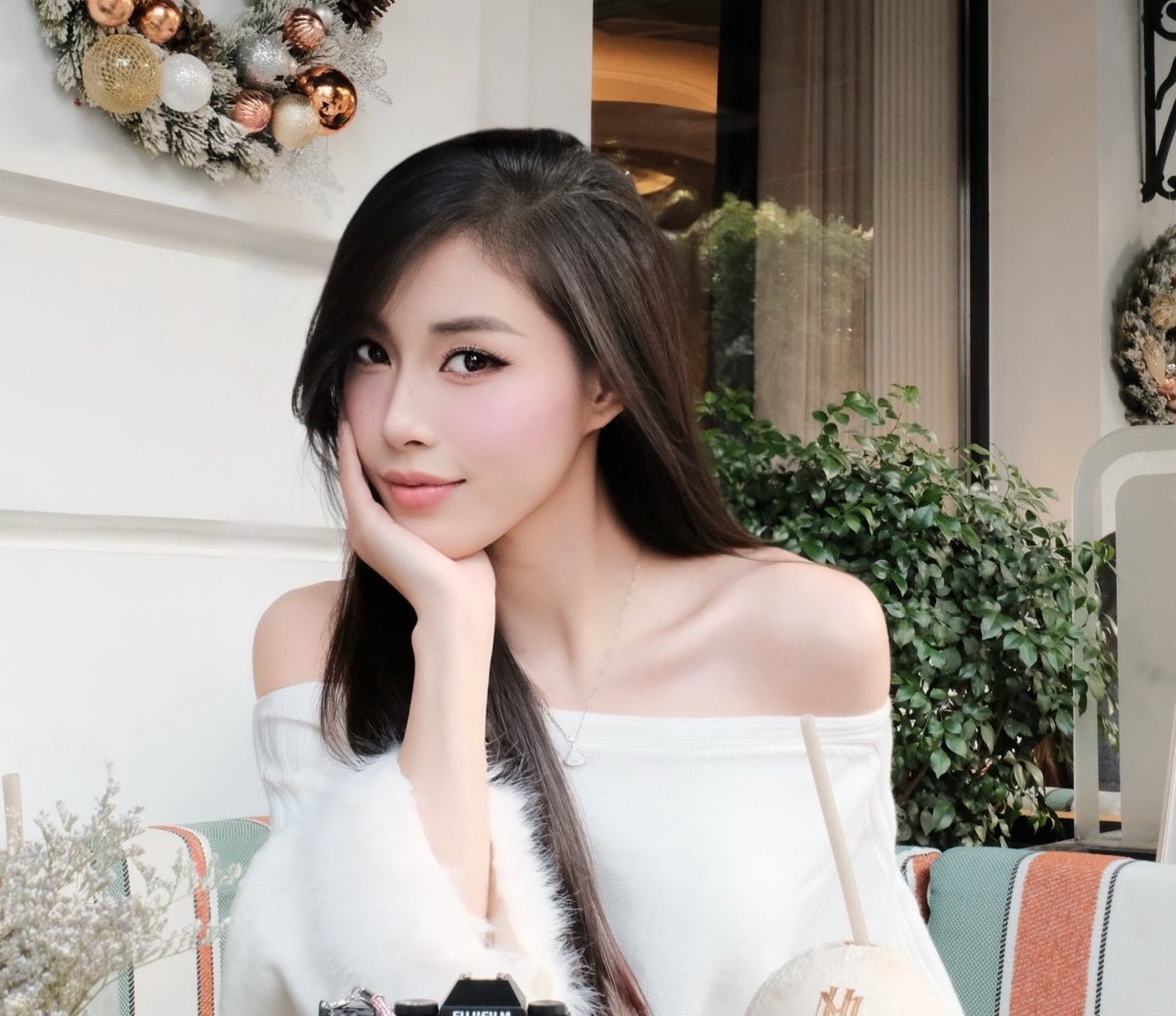 Hot girl bóng chuyền Đặng Thu Huyền khoe vẻ đẹp mê hồn