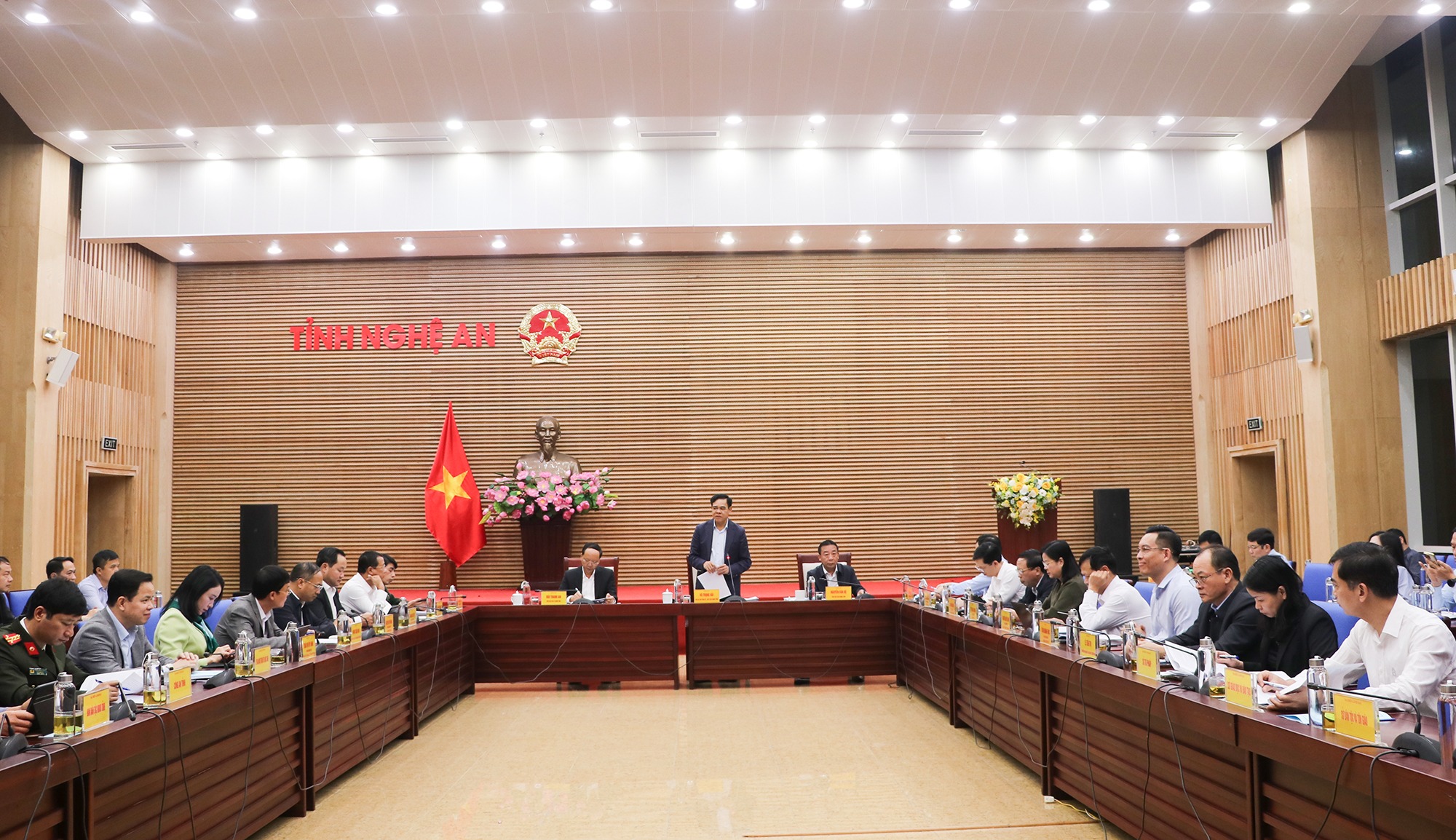 UBND tỉnh họp phiên chuyên đề tháng 12/2025