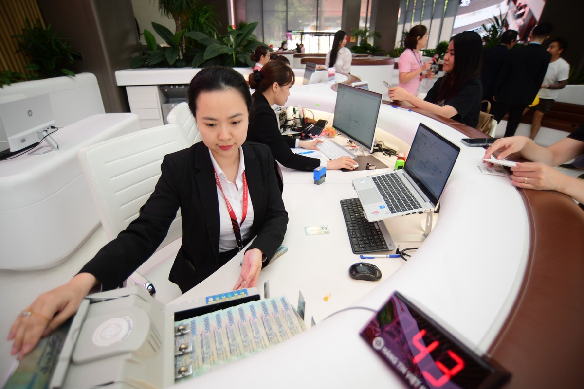 8 ngân hàng 'cắt' vài nghìn nhân sự, chỉ một nhà băng lại tuyển mới gần 1.700 người