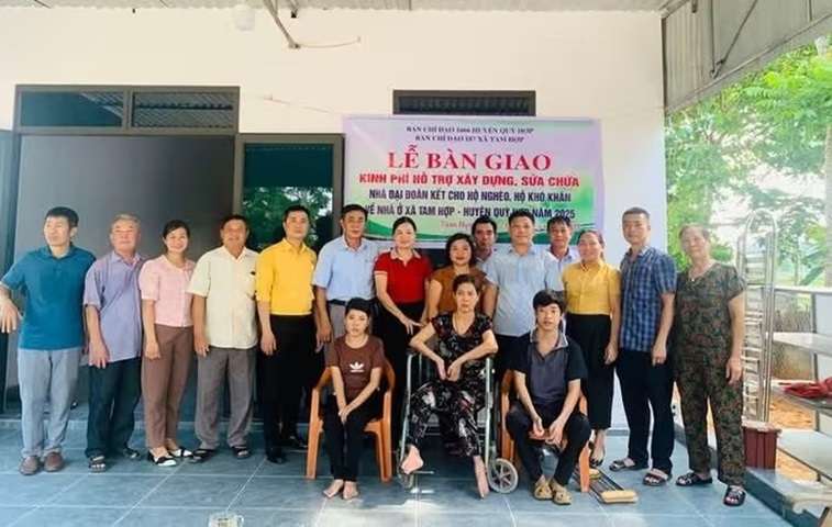 Huyện Quỳ Hợp (Nghệ An): Bàn giao nhà 'Đại Đoàn kết' cho gia đình bà Vũ Thị Quy