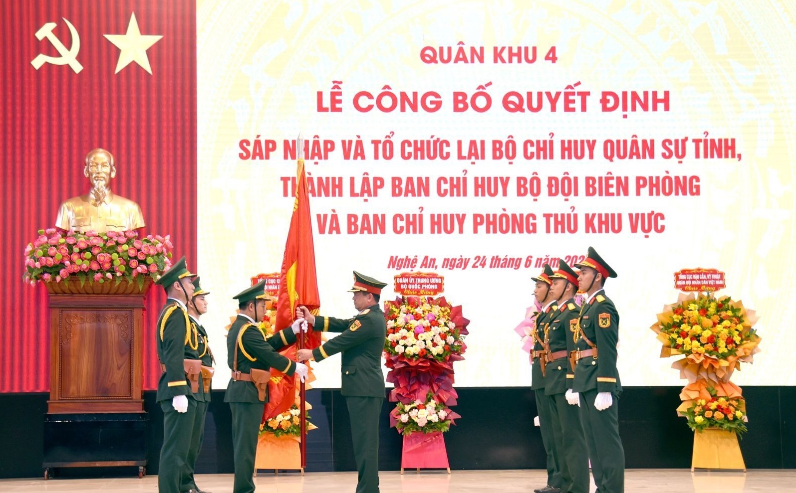 Quân khu 4: Công bố Quyết định sáp nhập và tổ chức lực lượng