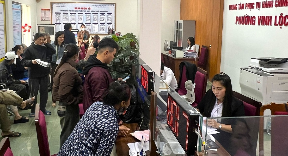 Cán bộ Trung tâm phục vụ hành chính công cấp xã ở Nghệ An được hỗ trợ thêm tiền