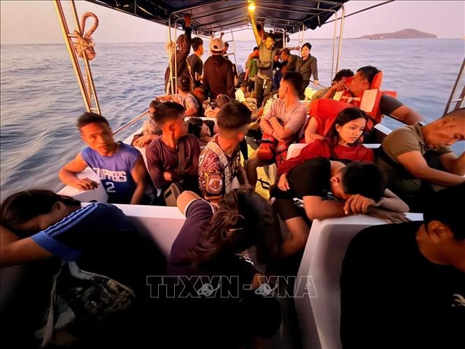 Vụ chìm phà tại Philippines: Ít nhất 15 người chết, hàng chục người vẫn mất tích