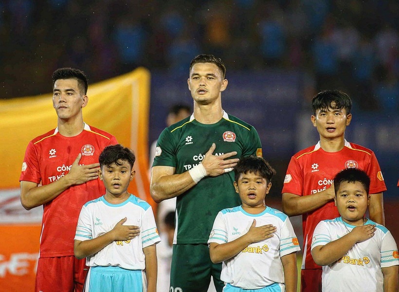 Thủ môn Việt kiều Patrik Lê Giang chính thức có quốc tịch Việt Nam