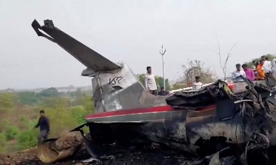 Máy bay chở quan chức Ấn Độ bốc cháy và rơi, toàn bộ hành khách tử vong