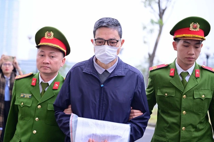 Nhận 43 tỉ, cựu Cục trưởng An toàn thực phẩm khai 'nghĩ rằng phải ép doanh nghiệp mới là hối lộ'