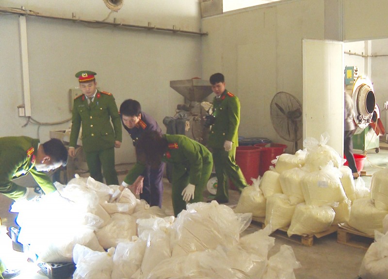 Bóc gỡ nhiều đường dây sản xuất, buôn bán thuốc giả và thực phẩm chức năng giả dịp Tết