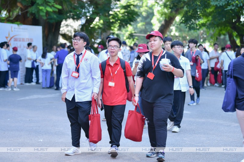 Đại học Bách khoa Hà Nội siết quy đổi IELTS, giảm tổ hợp xét tuyển