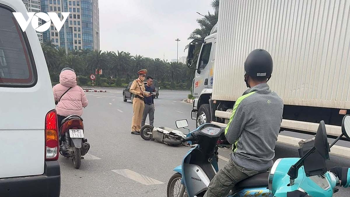 Một người tử vong sau khi va chạm với xe tải tại đường Phạm Hùng