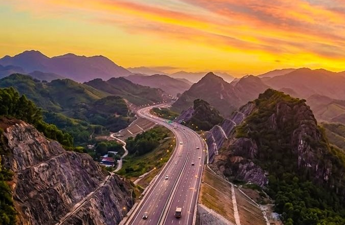 UBND tỉnh yêu cầu tăng cường lãnh đạo, chỉ đạo thực hiện các dự án lớn, công trình trọng điểm