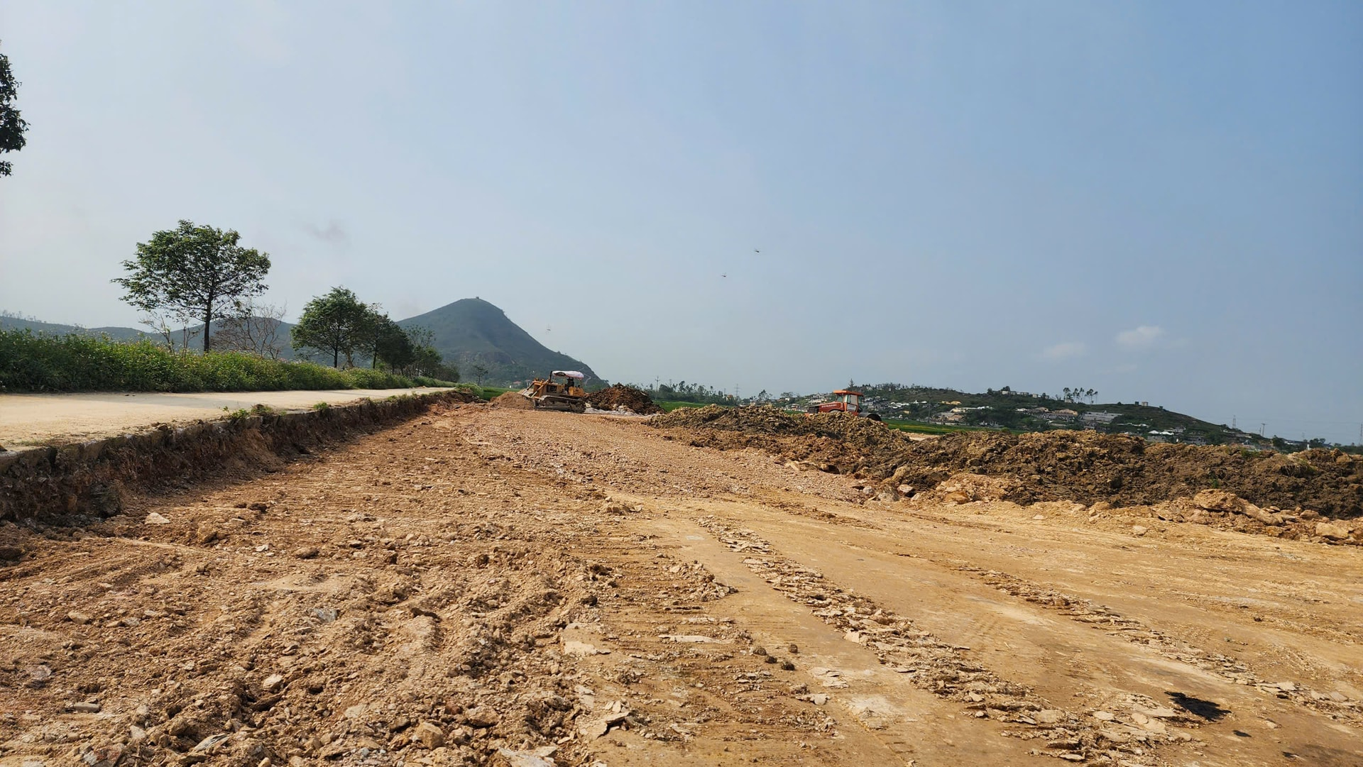 Nghệ An đẩy nhanh tiến độ xây dựng khu tái định cư dự án đường sắt tốc độ cao Bắc - Nam