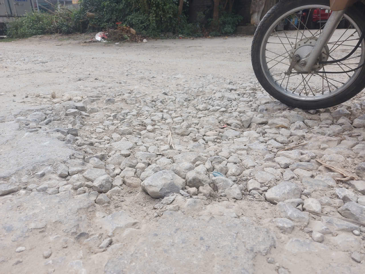 Nghệ An: Đường giữa lòng đô thị xuống cấp, bong tróc nghiêm trọng