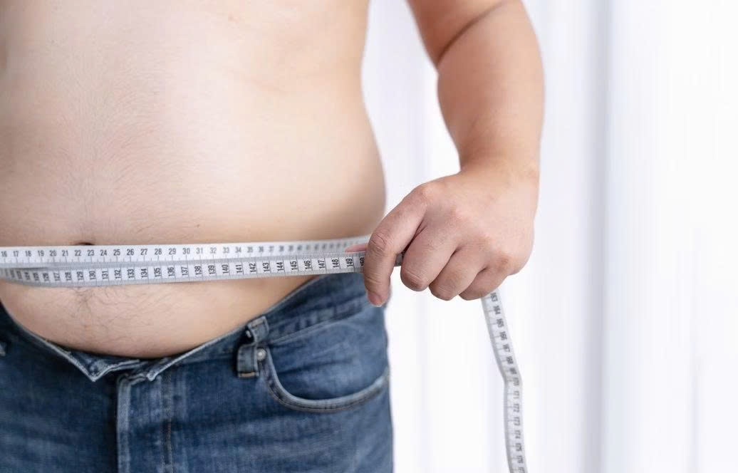 Bụng dưới tích mỡ dai dẳng ở nam giới: Nguyên nhân và cách giảm đúng cách
